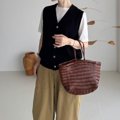 V-NECK KNIT VEST / BLACK