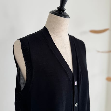 V-NECK KNIT VEST / BLACK