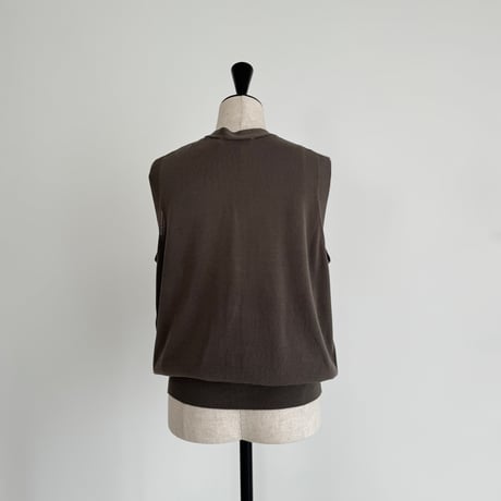V-NECK KNIT VEST / CHARCOAL