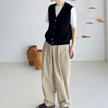V-NECK KNIT VEST / BLACK