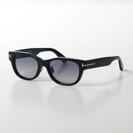 TOM FORD 　トムフォード　TF1392-D 01B