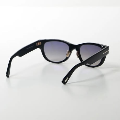 TOM FORD 　トムフォード　TF1392-D 01B