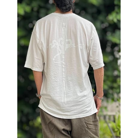 KMRii ・ケムリ・Serpent Cross Cut/MB・White T・カットソー