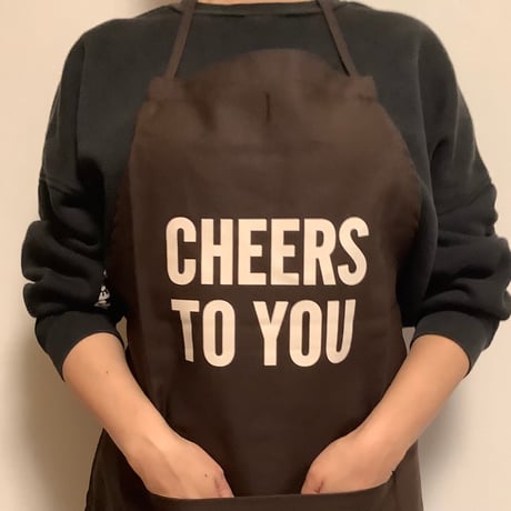 [🌟新発売] ADULT  APRON  “CHEERS TO  YOU“ (生成りロゴ)  DARK BROWN COLOR