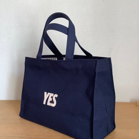 [🌟新発売] NEW XーSMALL MARKET  BAG ”YES” (DARK NAVY   COLOR)※内側にポケットがございます。