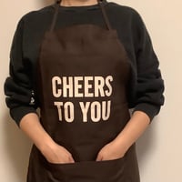 [🌟新発売] ADULT  APRON  “CHEERS TO  YOU“ (生成りロゴ)  DARK BROWN COLOR