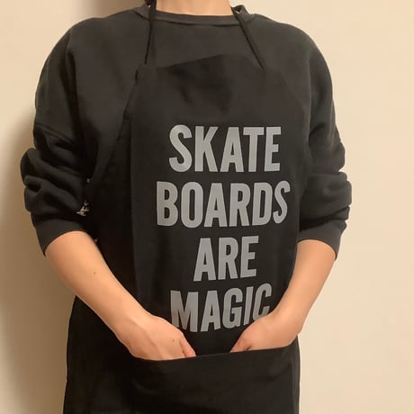 [🌟新発売] ADULT APRON  ”SKATE BOADS ARE MAGIC“ BLACK COLOR ※GREYロゴ