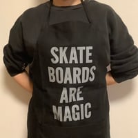 [🌟新発売] ADULT APRON  ”SKATE BOADS ARE MAGIC“ BLACK COLOR ※GREYロゴ