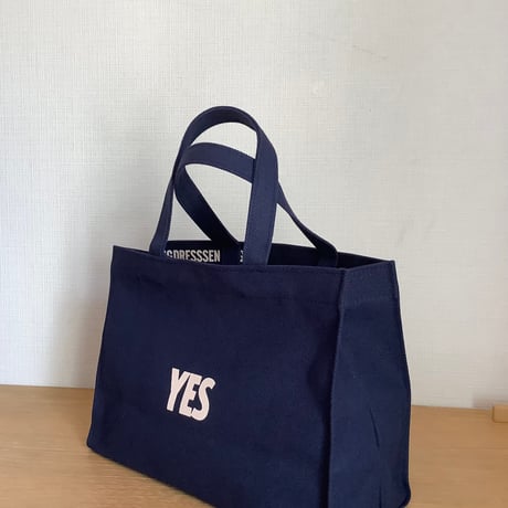 [🌟新発売] NEW XーSMALL MARKET  BAG ”YES” (DARK NAVY   COLOR)※内側にポケットがございます。