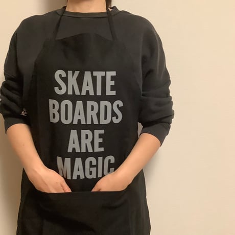 [🌟新発売] ADULT APRON  ”SKATE BOADS ARE MAGIC“ BLACK COLOR ※GREYロゴ