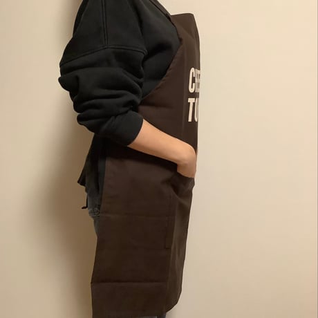 [🌟新発売] ADULT  APRON  “CHEERS TO  YOU“ (生成りロゴ)  DARK BROWN COLOR