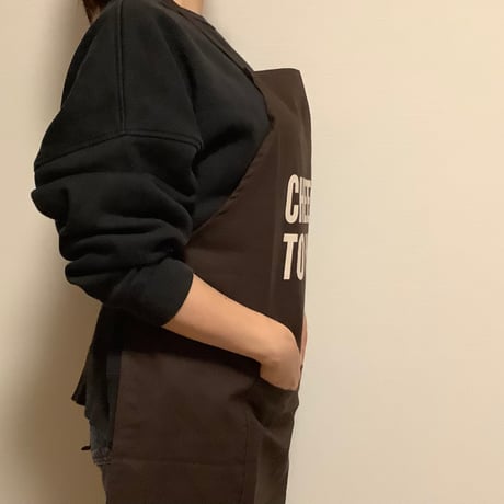[🌟新発売] ADULT  APRON  “CHEERS TO  YOU“ (生成りロゴ)  DARK BROWN COLOR