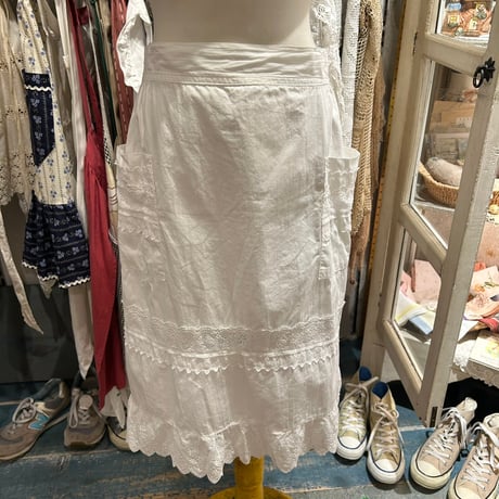apron 744[ge748]