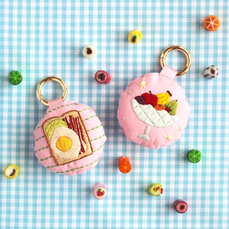 SUZURANDOUの美味しそうな刺繍キット -ごほうび朝ごはんの刺繍チャーム-　PHC-134-1