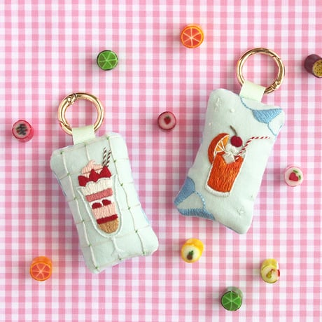 SUZURANDOUの美味しそうな刺繍キット -ときめきカフェタイムの刺繍チャーム-　PHC-134-2