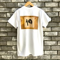 【LILY yoyogiuehara】 LILY × Koji Kakinuma "10" Tee White