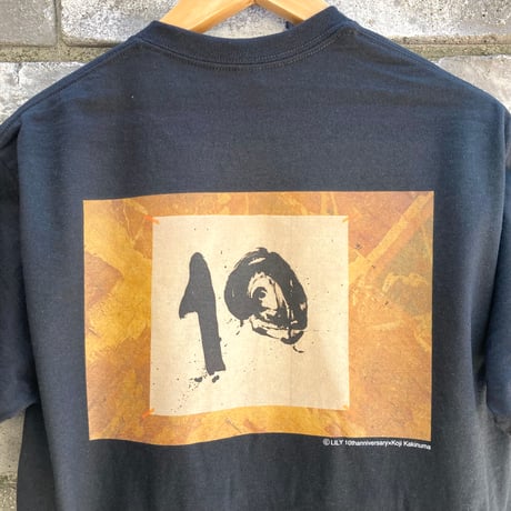 【LILY yoyogiuehara】 LILY × Koji Kakinuma "10" Tee Black