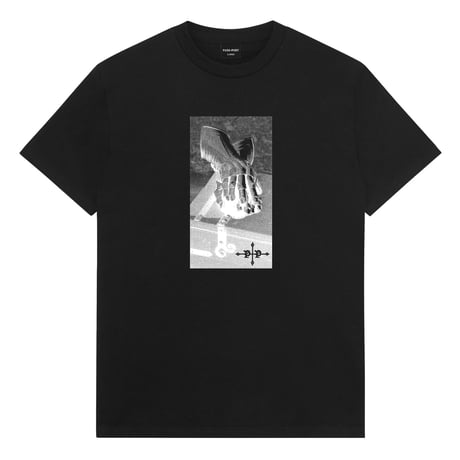 PASSPORT GAUNTLETS TEE BLACK