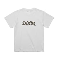 CLOSE DOOR CRETURE TEE WHITE