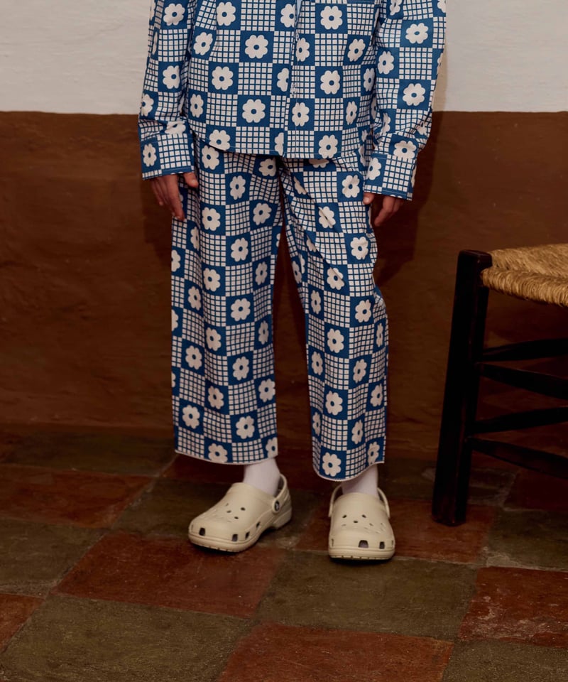 FISH & KIDS / NAVY FLOWERS RETRO PANTS | in the