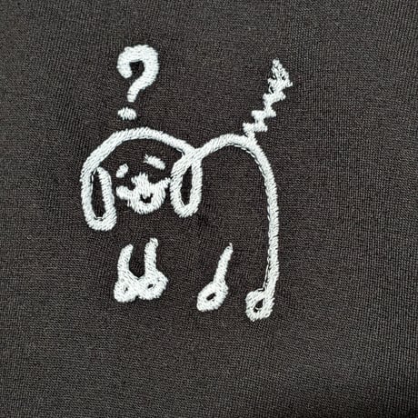 何もわかっていないイヌ刺繍tee