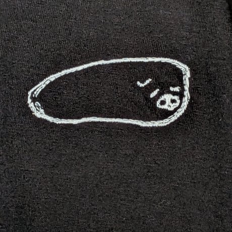 ほぼ棒のイヌ刺繍tee