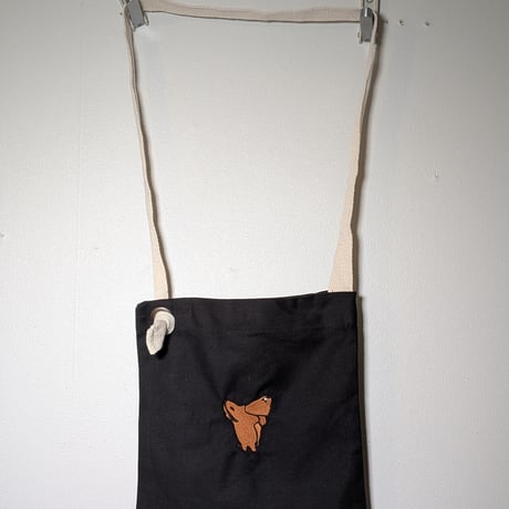 マーモット、ケンカしているのにハート型になっててかわいいね刺繍スクエアサコッシュ