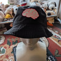 UV糸脳みそ刺繍バケハ