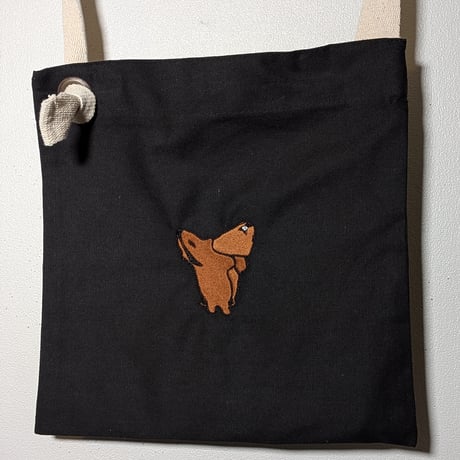 マーモット、ケンカしているのにハート型になっててかわいいね刺繍スクエアサコッシュ
