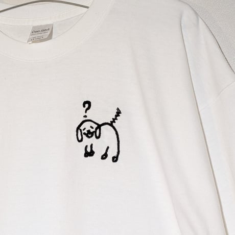 何もわかっていないイヌ刺繍ビッグシルエットtee