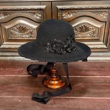 Gallant wool capeline