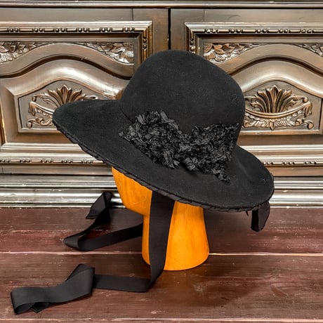 Gallant wool capeline