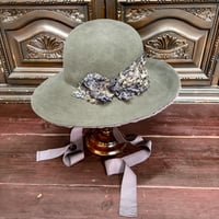 Gallant wool capeline
