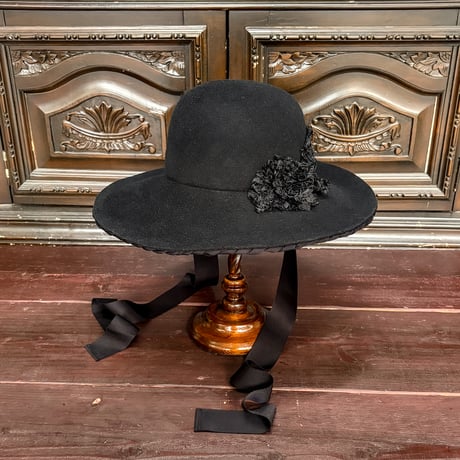 Gallant wool capeline