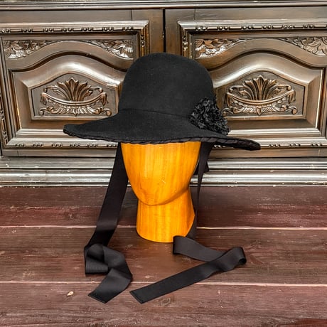 Gallant wool capeline
