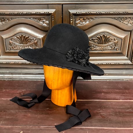 Gallant wool capeline