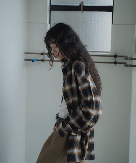 checked tuck sleeve shirt