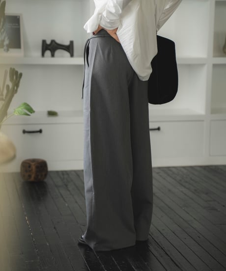 side zip pleated trousers
