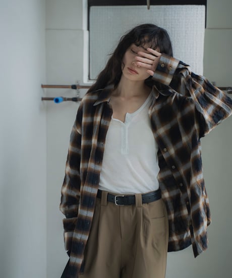 checked tuck sleeve shirt