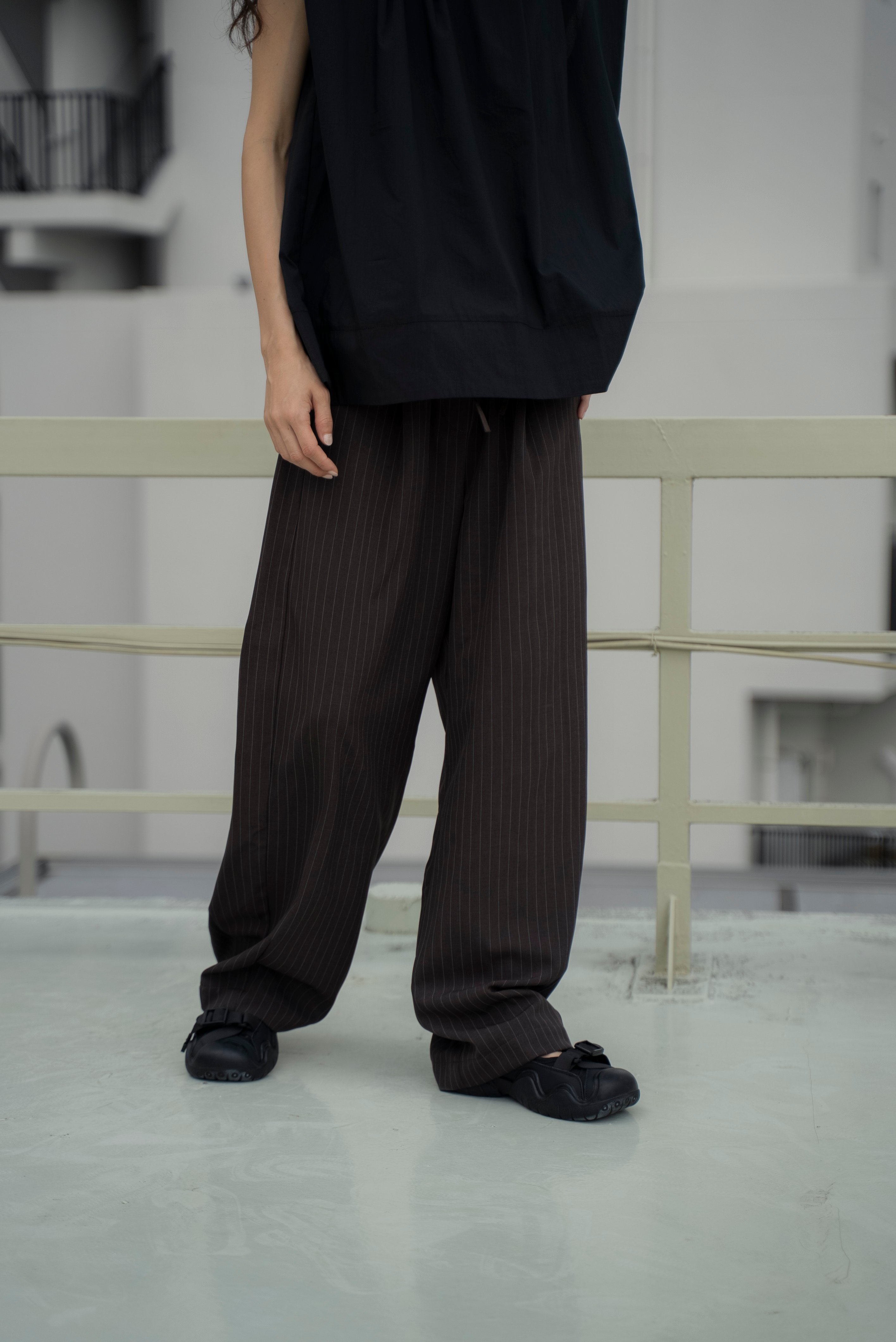 waist detail relaxed slacks | F A S H I R U