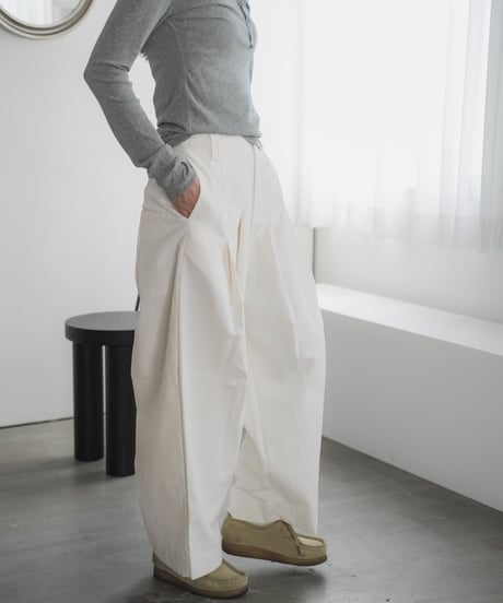 tuck design wide-leg pants
