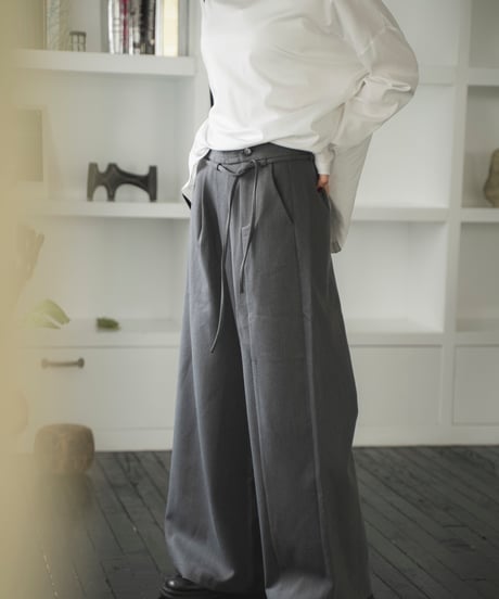 side zip pleated trousers