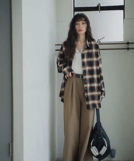 checked tuck sleeve shirt
