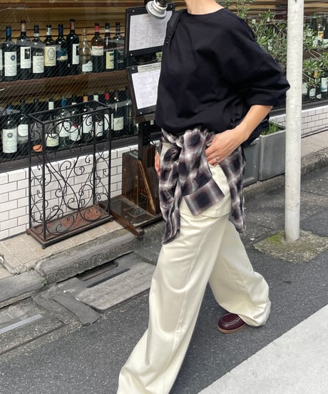 checked tuck sleeve shirt