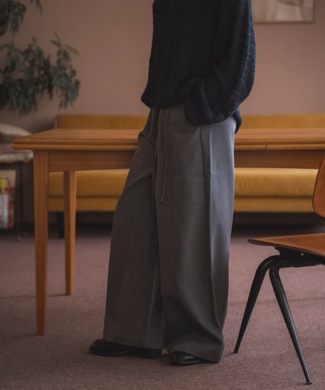 side zip pleated trousers