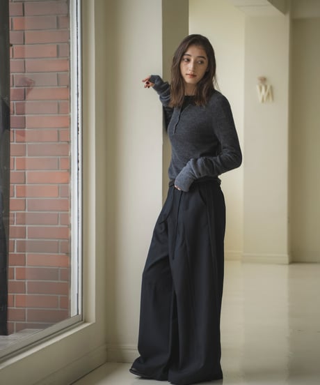 side zip pleated trousers