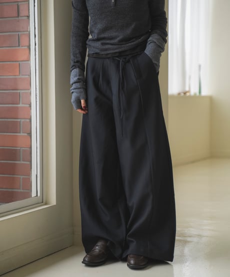 side zip pleated trousers