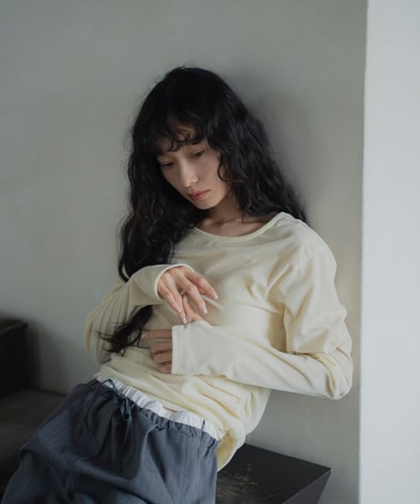 gathered detail velour long sleeve tee