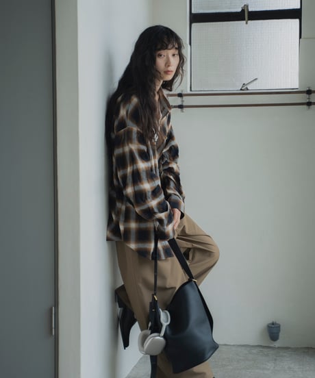 checked tuck sleeve shirt