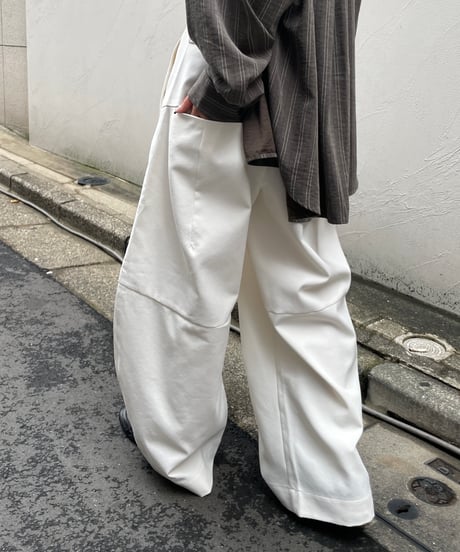 tuck design wide-leg pants